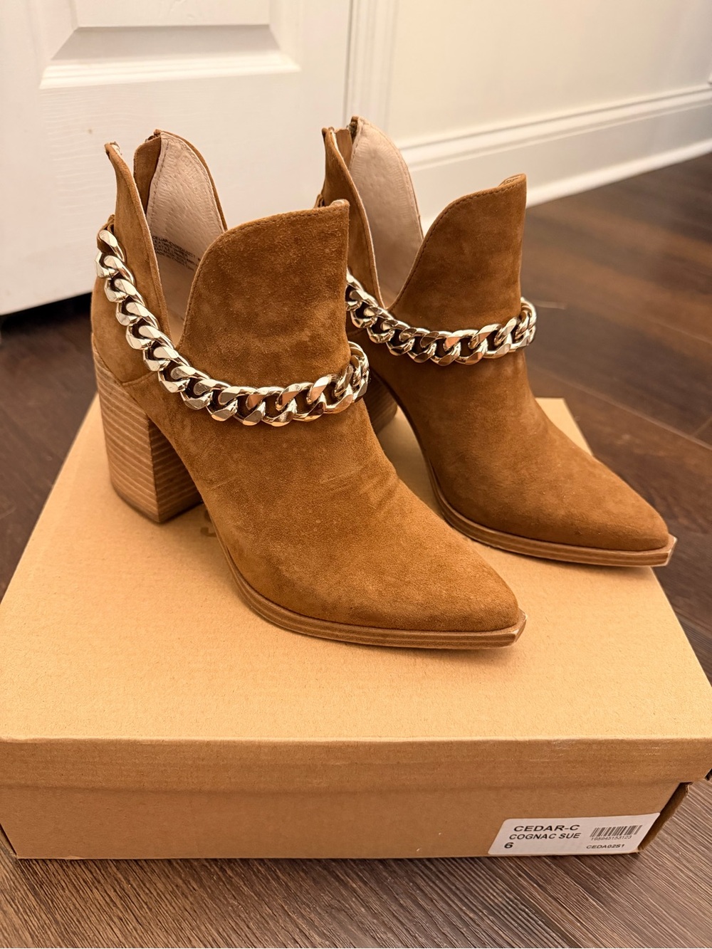 Steve Madden Cognac Suede Block-Heel Ankle Boots with Gold Chain size 6